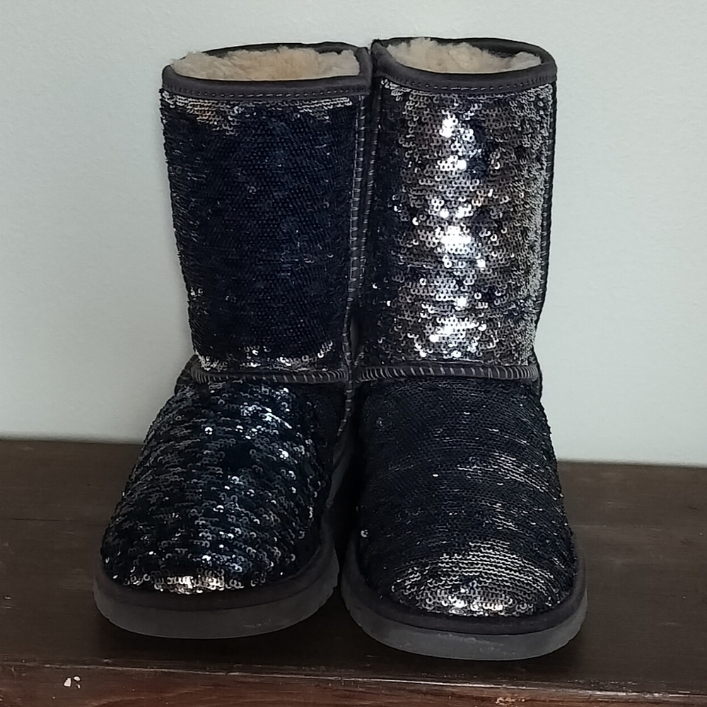 XLNT Flippy Sequin UGG Boots, Blue & Silver, Size 7 Women's